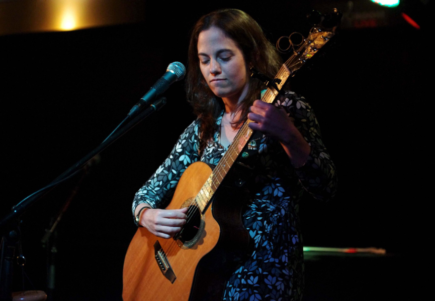 Shawna Caspi in concert